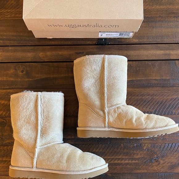 UGG Classic Short Women’s Boot - Picture 3 of 6